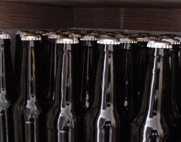 Kronkorken wieder verschließen: Und nach dem Gassi gehen ist das Pils wie frisch gezapft Kronkorken wieder verschließen: Und nach dem Gassi gehen ist das Pils wie frisch gezapft