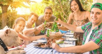 Grillen mit Hund: Was darf er denn vom Grill naschen?