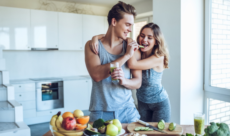 Hundeeis: Beim selber machen muss darauf geachtet werden, dass hochwertige und natürliche Produkte verwendet werden. (Foto: Shutterstock - 4 PM production)