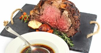 Fleischsaftgarung für Premium-Trockenfutter Fleischsaftgarung für Premium-Trockenfutter (Foto: shutterstock.com / Valentina Razumova)