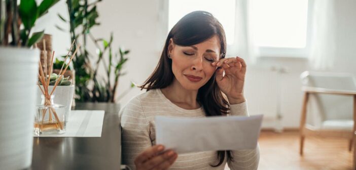 Ein Liebesbrief zum Weinen ist voll großer Emotionen (Foto: Adobe Stock- bnenin)