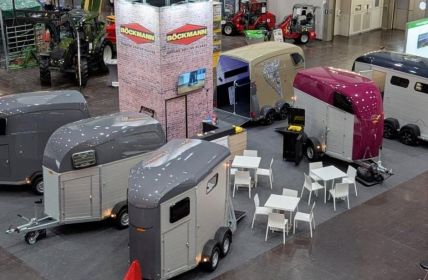 Böckmann zeigt umfassendes Transportprogramm auf Partner Pferd Leipzig (Foto: Böckmann Fahrzeugwerke GmbH)