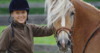 Der Schlüssel zu besserer Kommunikation: Wie Longierarbeit dich und dein Pferd besser verbindet (Foto: AdobeStock - Andrea Arnold - 25824247)